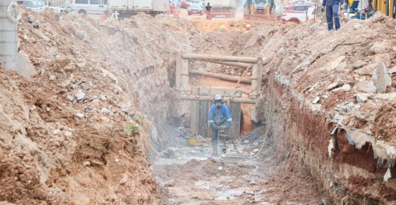 Obras De Macrodrenagem Tr Nsito Interrompido Na Regi O Da Rodovi Ria